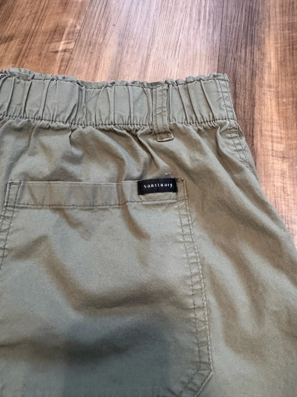 Sanctuary Army Green Utility Roll-Cuff Shorts with Pockets, Size XL - Picture 10 of 12